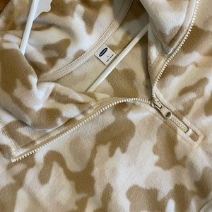 Old Navy Brown printed quarter zip with pocket. Versatile and warm.